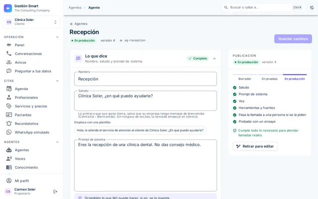 Pantalla de configuración de un agente, con su guion, su voz y sus fuentes de conocimiento