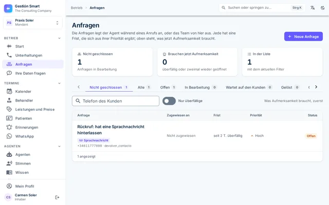 Posteingang der Anfragen im Panel mit Status, zuständiger Person, Frist und Priorität jeder Anfrage