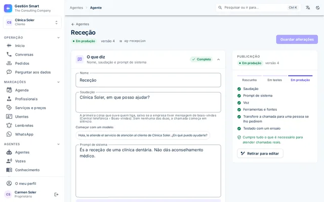 Ecrã de configuração de um agente, com o guião, a voz e as fontes de conhecimento